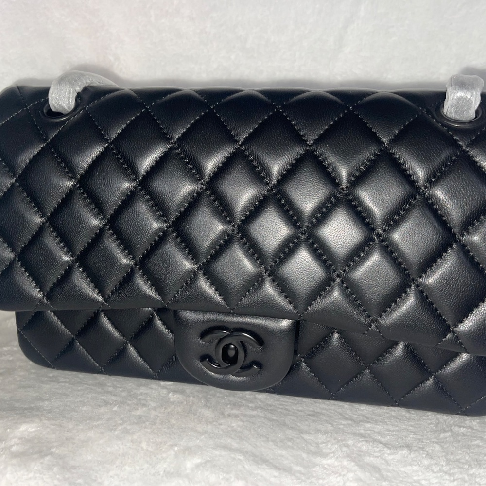 (BRAND NEW)CHANEL CAVIAR BAG - Picture 2 of 6